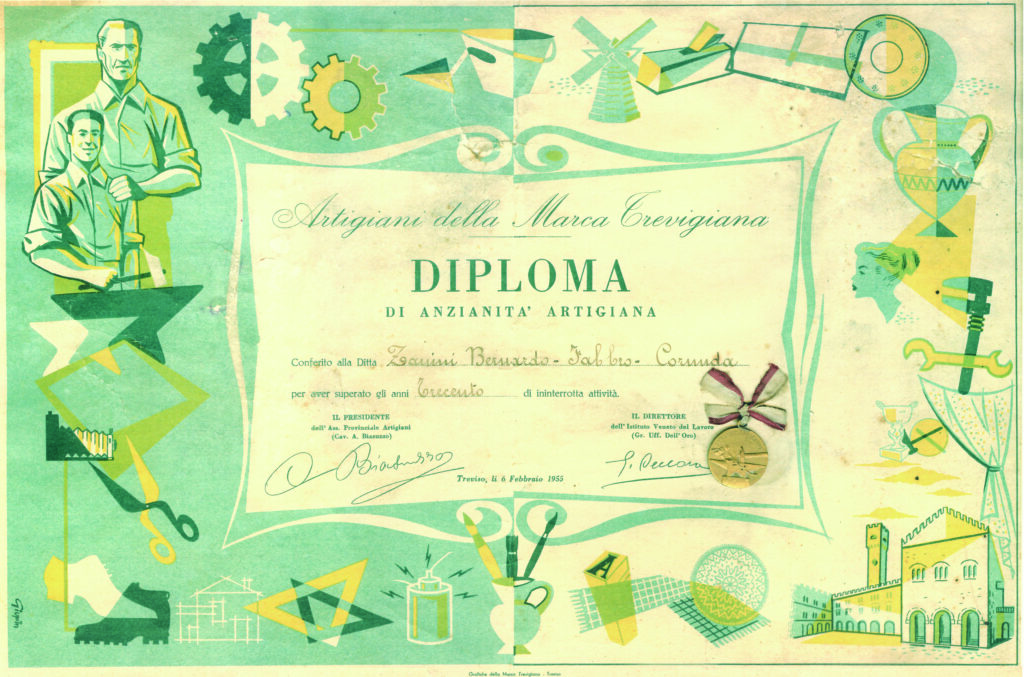 Foto storica. Diploma di anzianità artigiana.
